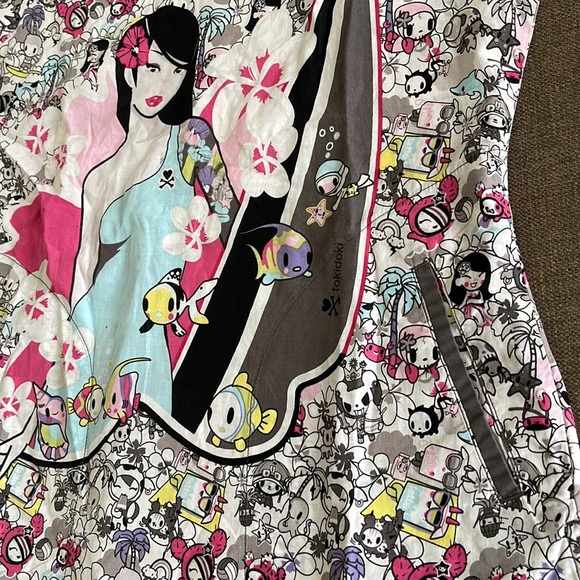 💰3 items for $25 🏷 Tokidoki by Koi Surfer multi print Kiki Scrub Top sz S - Picture 8 of 16